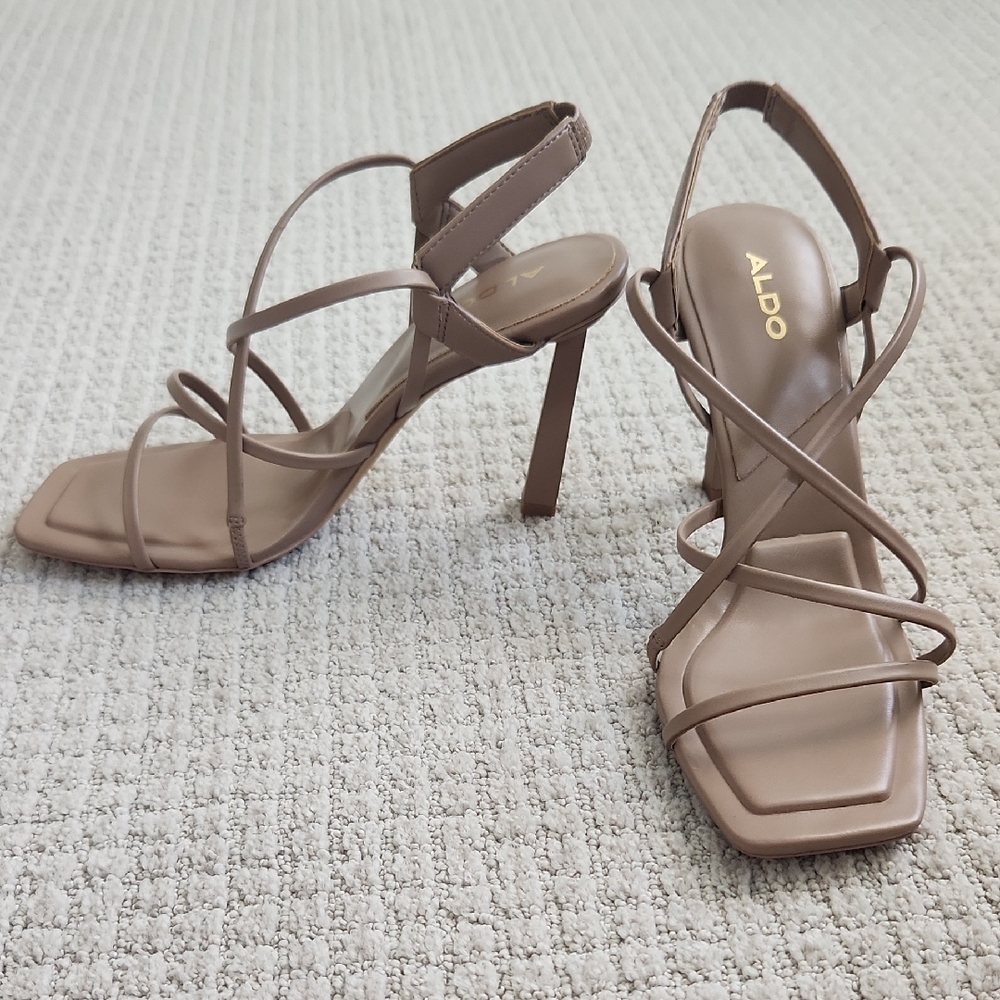 Nwot Aldo Tan Strappy Sandals with Square Toe